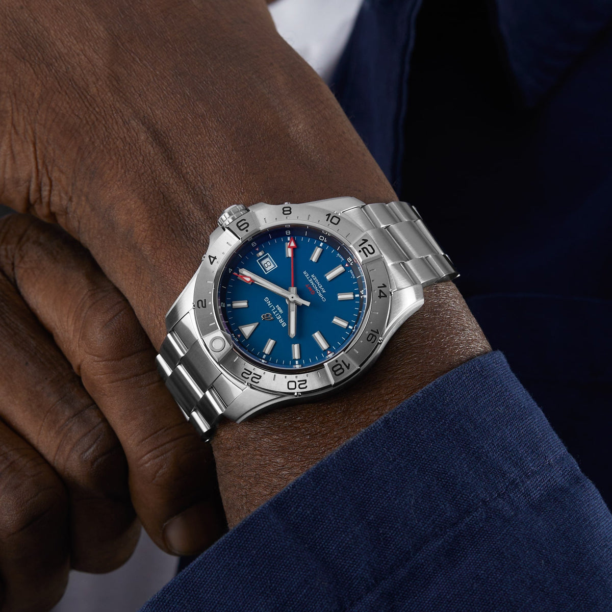 Breitling Avenger Automatic GMT 44